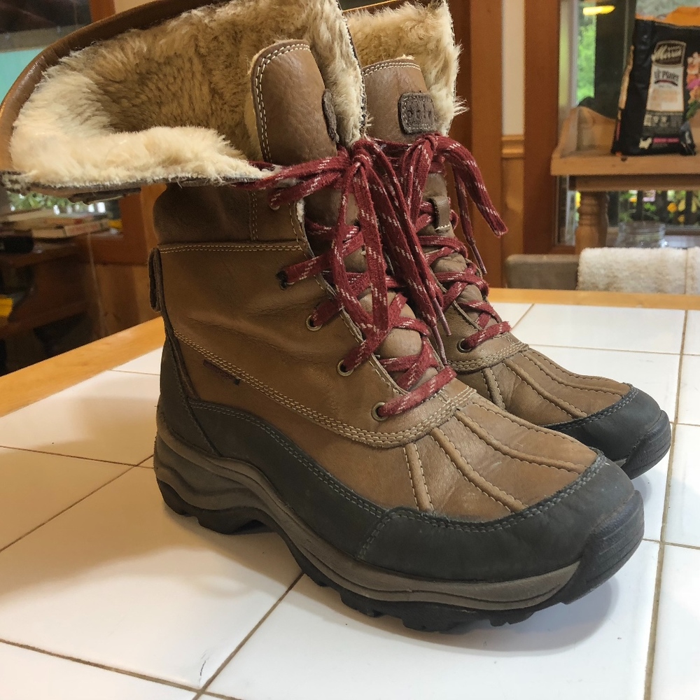 Clarks Size 8 Winter Boots